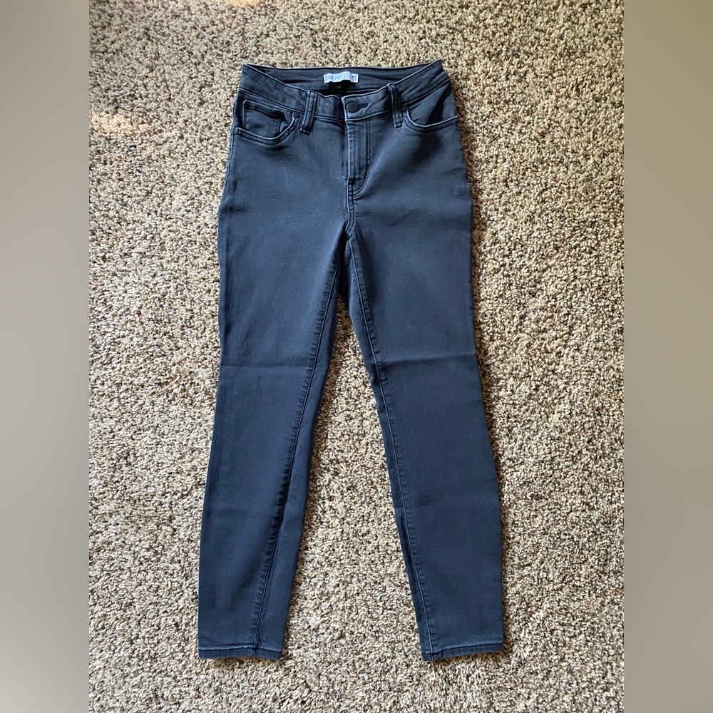 Nine West. Size 4 regular. Skinny.